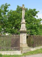 Kamenný kříž u kostela sv. Urbana