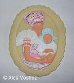 Jana Heimerová při malování marcipánu